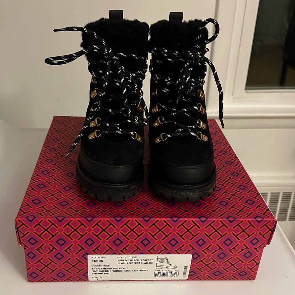 NWT Tory Burch Thea Lug Sole Boots in Original Box Size 7 - Picture 4 of 12